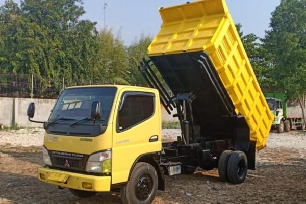Dump Truck: Kendaraan Angkut Serbaguna